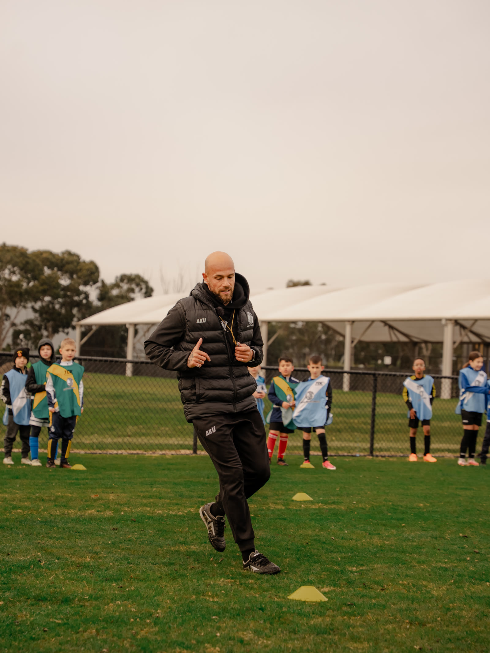 Coach Gavin de Niese at a GDF session